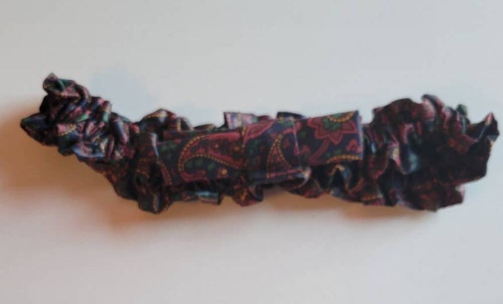 Longaberger Small Basket Garter with Bow in Paisley Print